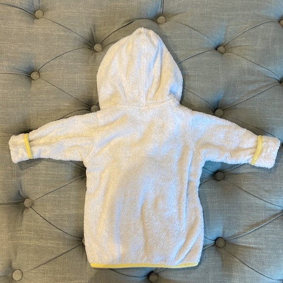 0-9 M Winnie the Pooh Terrycloth Bath Robe and Matching Booties - Picture 4 of 6